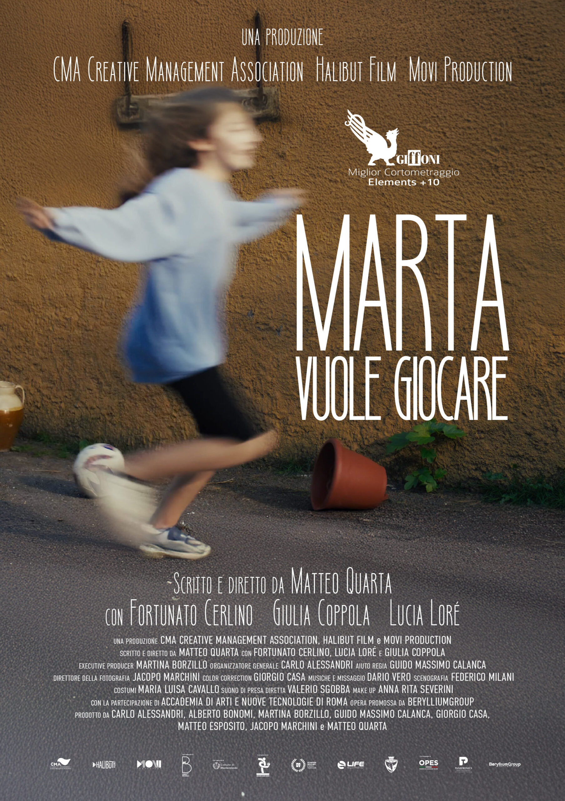 Locandina del film "Marta vuole giocare" di Matteo Quarta, con immagini evocative e titoli in evidenza.